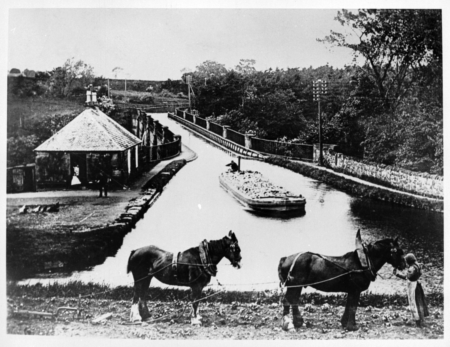 Almond Aqueduct top (c) Falkirk Museums