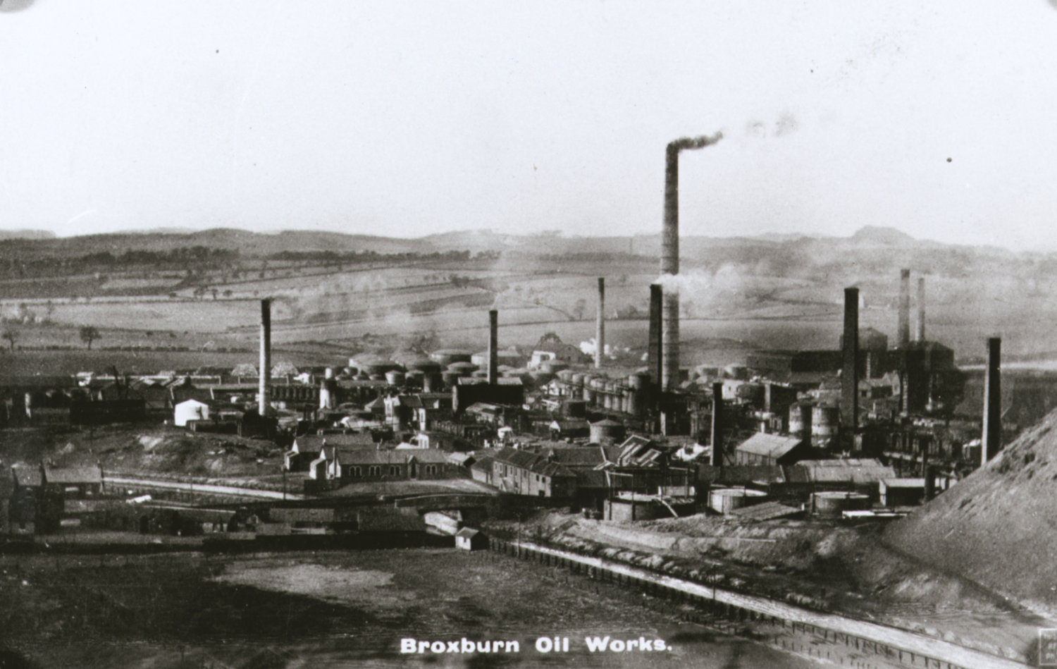 Broxburn Oil Works c.1910 (c) Almond Valley Heritage Trust