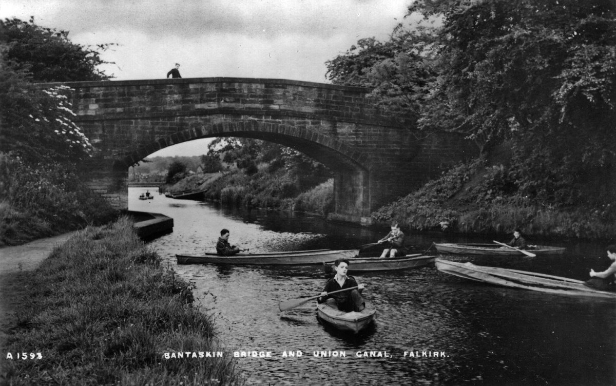Canoeing at Bantaskin Bridge (c) Guthrie Hutton/Stenlake Publishing