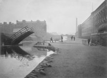 Original wooden lift bridge (c) Historic Environment Scotland (Edinburgh Photographic Society Collection)